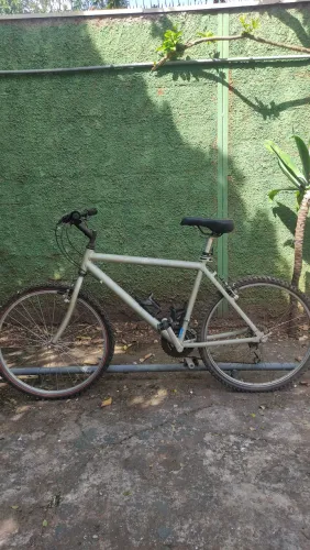 Bicicleta mountain bike aro 26 - toda em alumínio