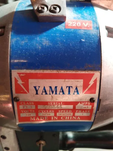 Máquina de Cortar Tecido Yamata