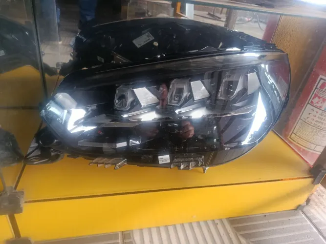 FAROL ESQUERDO PEGEOUT 208 2026