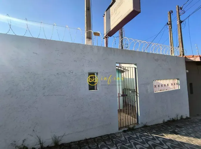 Terreno com casa construída à venda, 300 m² total e 107 m² construída por R$ 420.000 - Cen