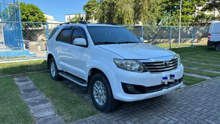 Toyota Hilux SW4 SR 4X2 2.7/2.7 Flex 16V Mec. 2013