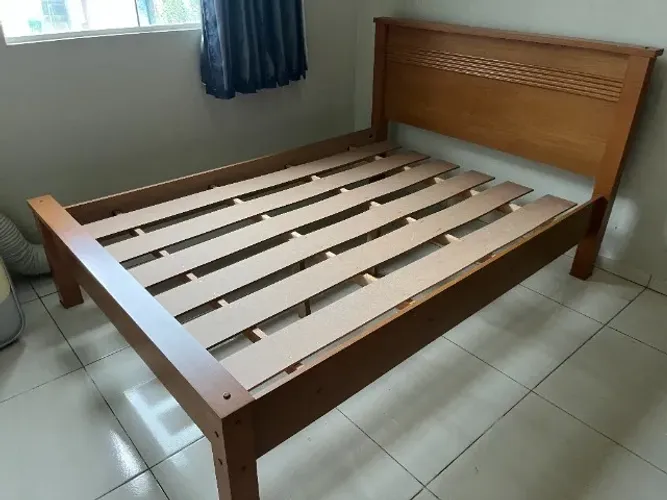 Cama de Casal Conquista Móveis Barcelona Cinamomo em Madeira Sólida
