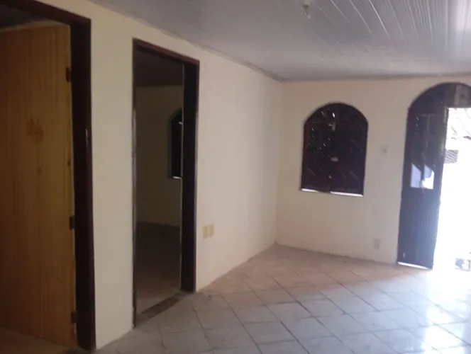 Casa na Massaranduba, térreo, de telhado e forro PVC, dentro de uma avenida 