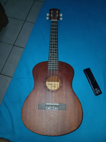 Título: Ukulele Tenor Spring - Praticamente Novo | Excelente Estado