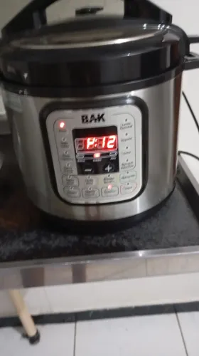 Panela de pressão elétrica