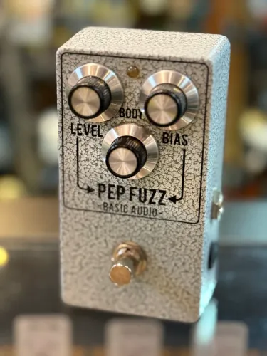 PEDAL BASIC AUDIO PEP FUZZ - FUZZ BOUTIQUE DE ALTO NÍVE