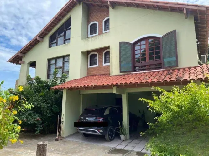 Casa para locação com móveis, piscina e vista para a Lagoa em Araruama/RJ