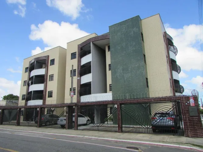 Apartamento com 2 quartos no bairro Montese em Fortaleza, CE