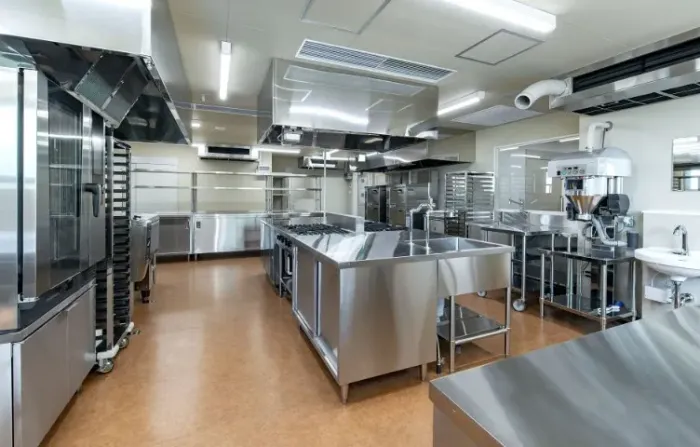 Procura-se cozinheiro, ajudante de cozinha, copeiro e auxiliar de serviços gerais