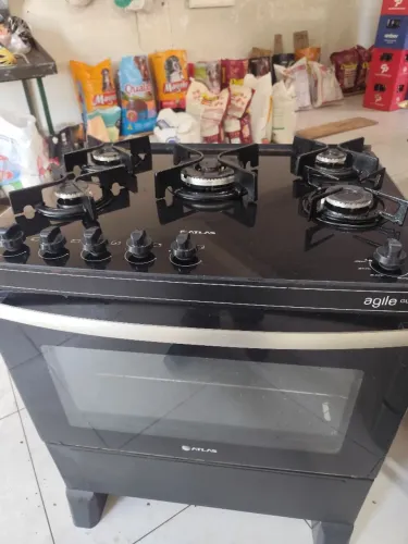 Vendo fogão atlas 5 bocas +forno mais acentimento eletrico