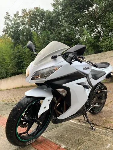 Ninja 300 branca