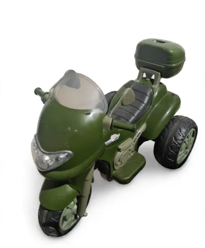 Moto elétrica infantil precisando trocar bateria
