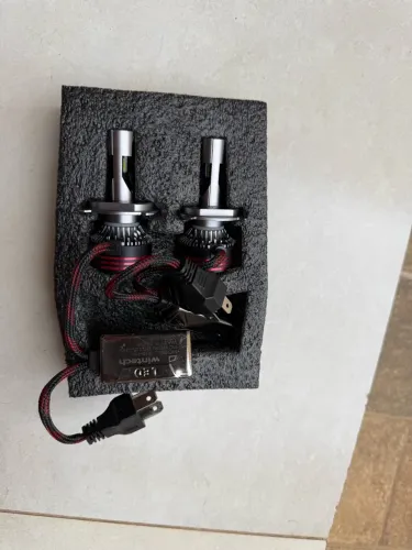 Lâmpadas de Led H4 semi nova quase sem uso