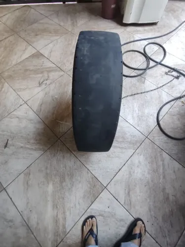 Roda caminhão com pneu sem câmera 