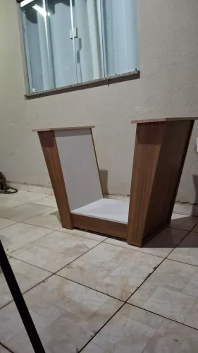 VENDO PÉ/SUPORTE DE MESA DE MDF EM EXCELENTE ESTADO