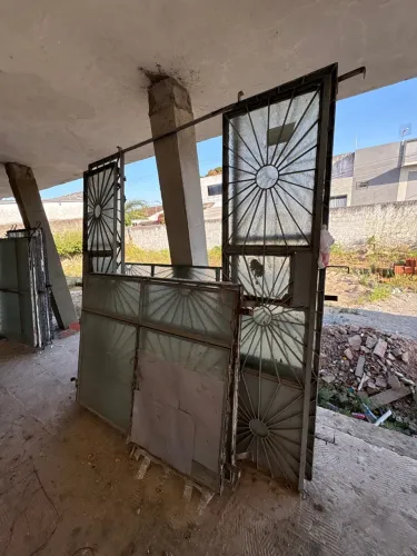 Portas e Janelas de ferro antiga