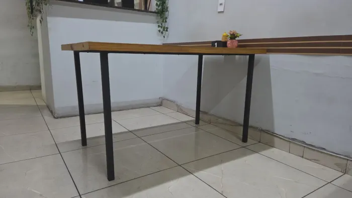 Vendo 4 mesas de 126x72 e 1 de 72x72 mesas em ótimo estado de conservação!