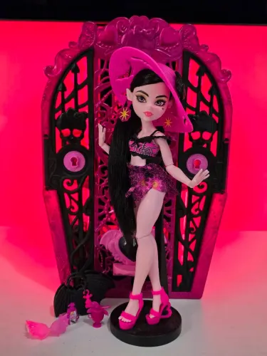 Draculaura Scare Adise Island