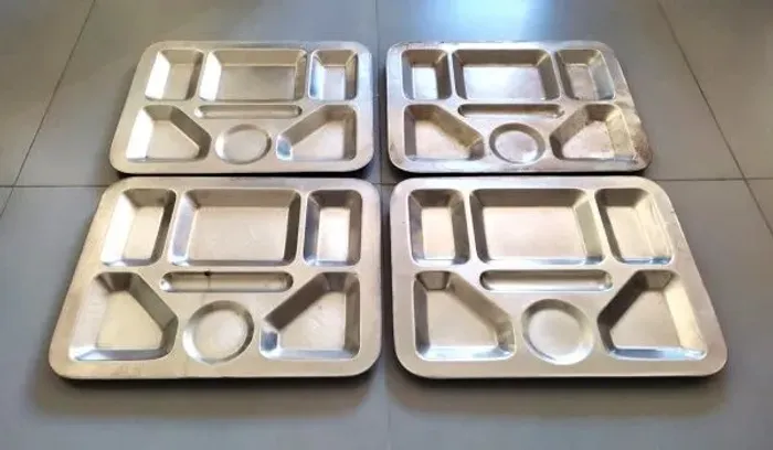 Bandeja de aço <br>800$ nas 10 unidades 