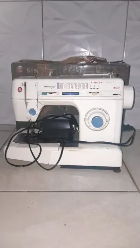 Máquina de Costura Singer 
