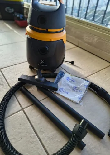 Aspirador de pó Electrolux 1400W