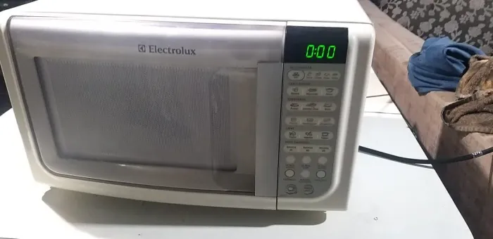 Micro-ondas funcionando perfeitamente 23 litros