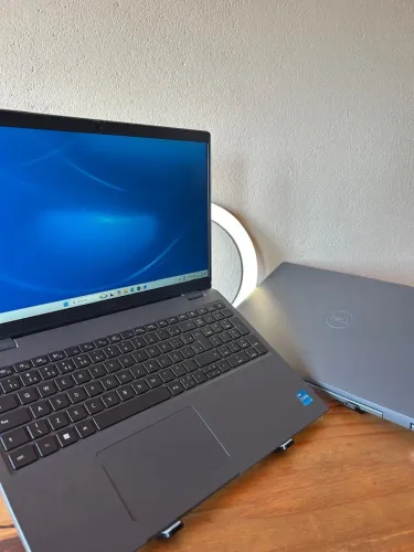 Notebook Dell i5 12ª Geração / UHD Graphics / 8GB RAM / 512GB SSD / Tela 15.6? FullHD