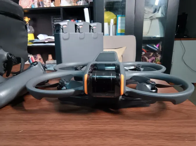 Drone Avata 2 DJI Fly more Combo com 3 Baterias em estado de Novo