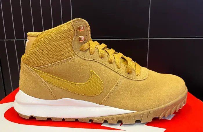 Bota Nike Hoodland Suede