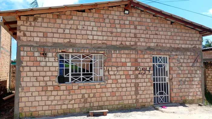 Vendo essa casa no Laura Moreira