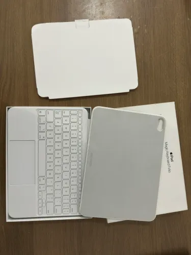 Magic Keyboard Folio Para iPad 10a Geração Apple Branco