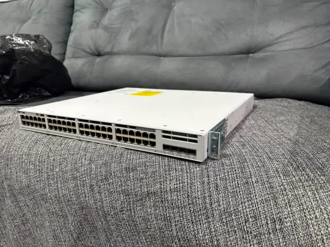 Switch Cisco Catalyst 9200l Com 48 Portas Gigabit Poe+