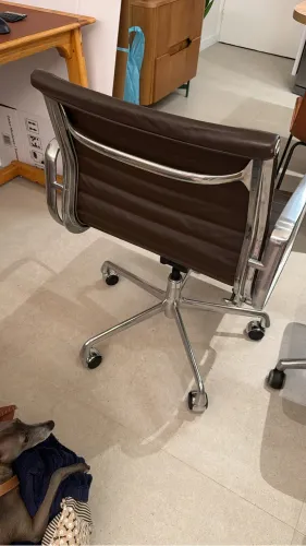 Cadeira Eames Aluminum Group original Herman Miller - couro marrom