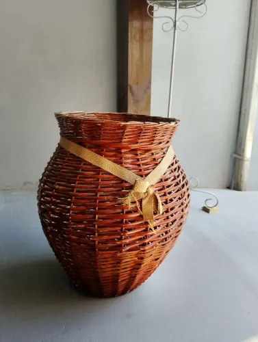 Cesto de vime bojudo