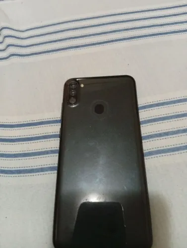 Vendo um celular Samsung On11 motivo comprei outro.