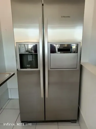 Geladeira Electrolux Side by Side modelo SH72X