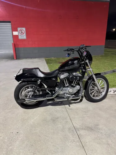Harley Davidson Sportster 883 Carburada