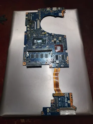 Placa mãe notebook Asus UX303L i7 com defeito