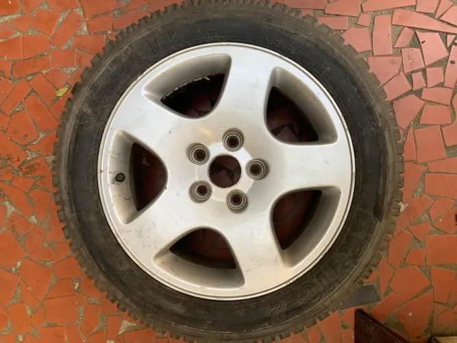 Roda original alumínio Audi A4 aro 15 com pneu 