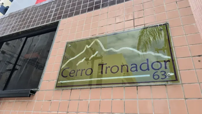 Alugo CERRO TRONADOR 92 m² 9º Andar Nascente 2 Quartos 1 Suíte 1 Closet 3 WCs 2 Vagas Solt