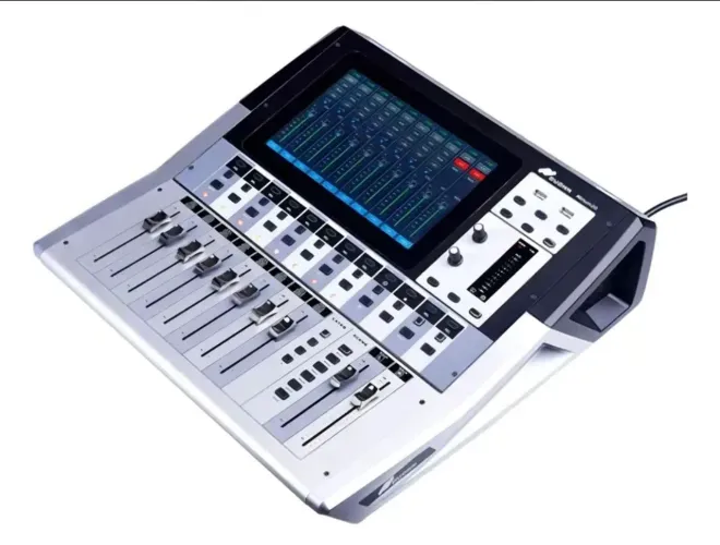 Mesa de Som Digital Atrium 20 (8 auxiliares)