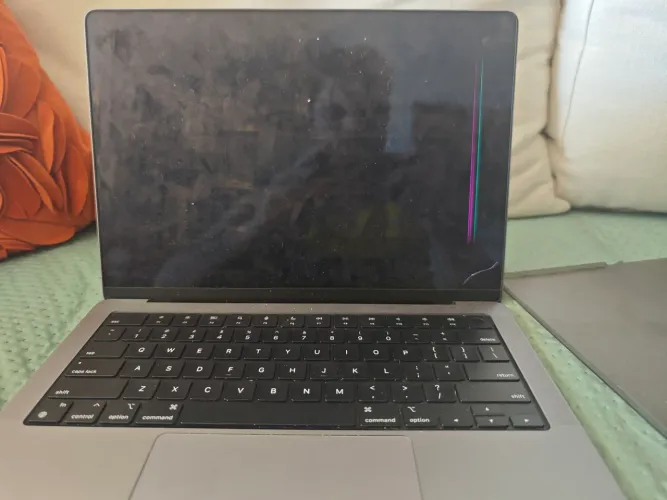 MacBook M1 Pro 16gb ram e 512gb armazamento ( Problema de Tela Trincada - Nao da tela)