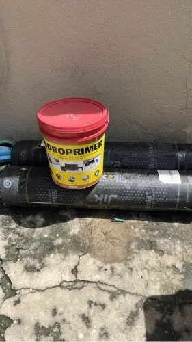 Vendo rolos de manta e primer