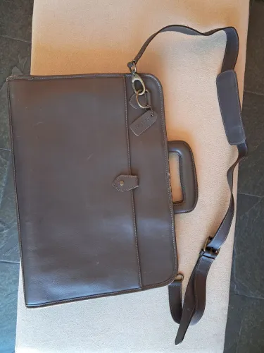 Bolsa masculina marrom usada