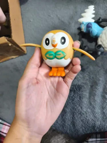 Brinquedo pokémon Rowlet