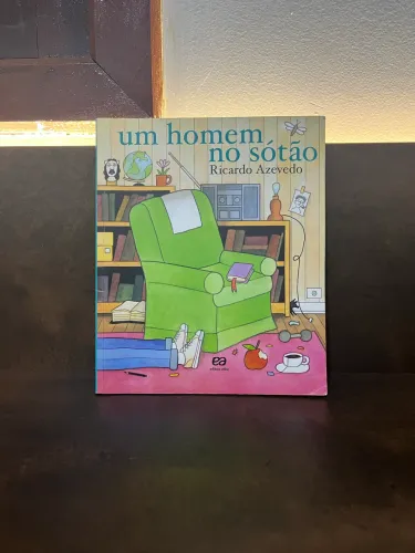 Livro Um Homem no Sótão - Ricardo Azevedo - Editora Ática