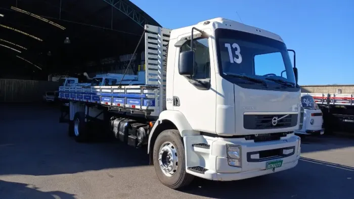 Volvo VM 270 Carroceria Aberta Ano 2013