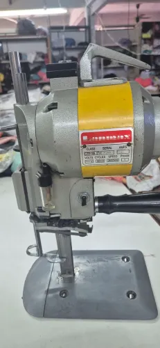 VENDO MÁQUINA DE CORTAR TECIDOS