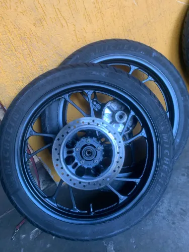 Par de roda pé de galinha original Honda freio a disco 