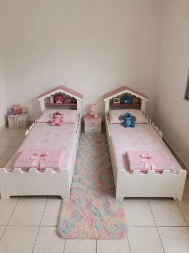 DUAS CAMAS INFANTIS COR ROSA COM BRAÇO À VENDA